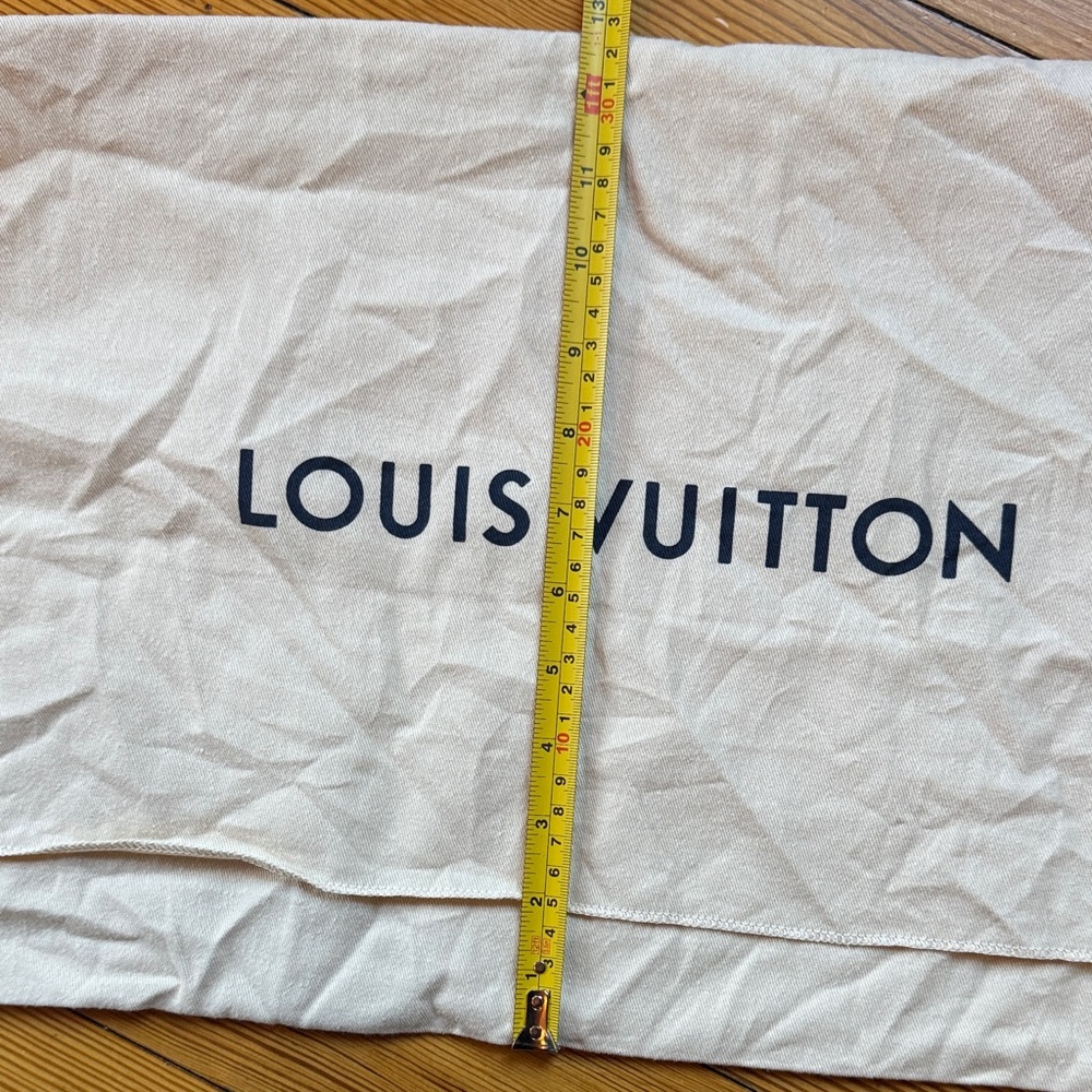 Authentic Louis Vuitton Cream Dust Bag with Navy Logo 18x13 - Picture 8 of 8